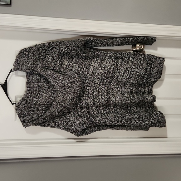 Nwt. Victoria secret hooded chunky cable knit cardigan in a sz. S/P - Picture 6 of 7